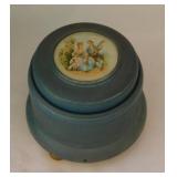 Vintage ladies compacts - Musical powder box &