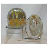 Murano Italy blown glass paperweight w/ large