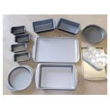 Bakeware: Wilton 9 x 13" & 9" round cake pans -