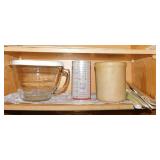 Pampered Chef: 2 qt. batter bowl w/ lid -