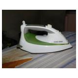 Black & Decker steam iron - Ironing board -