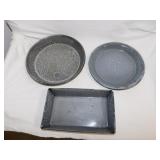 Antique graniteware: Pie pan - Loaf pan - Cake