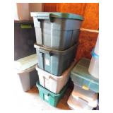 4 Rubbermaid Roughneck storage totes w/ lids,