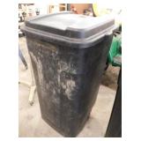 Rubbermaid Roughneck 50 gal. rolling trash can w/