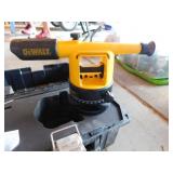 DeWalt DW090 Builders surveying level in case -