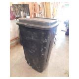 Rubbermaid Roughneck 50 gal. trash receptacle w/