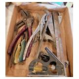 Vise grips - Pliers - Side cuts - Metal square -