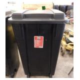 Rubbermaid Roughneck 50 gal. rolling trash can w/