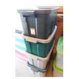 4 Rubbermaid Roughneck storage totes w/ lids,
