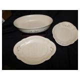 Vintage Pfaltzgraff Heirloom: 9.5' Oval baker 241