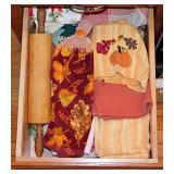 Vintage wooden rolling pin - Kitchen dish towels