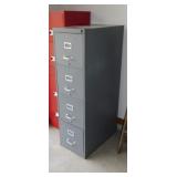Metal 4 drawer filing cabinet, 15' x 26' x 52',