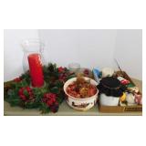 Christmas dï¿½cor: Pillar candle w/ shade & wreath