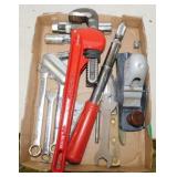 Hand tools: Benchtop adjustable pipe wrench -