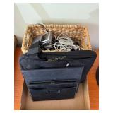 Amazon Kindle with Charger, 10ï¿½ iPad with