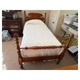 Solid Maple 4 Poster Pineapple and Carved Twin