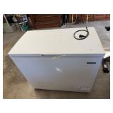Thomson White Chest Freezer, Measures: 37ï¿½W x