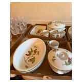 Royal Worcester ï¿½Cotswold Fruitï¿½ China Includes: