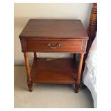 Heritage Henredon Side Table, Measures: 22 x 18 x