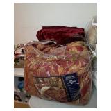 JC Penney Home Collection Red/Gold Pattern Queen