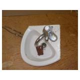 Porcelain corner sink