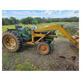 JOHN DEERE 820 TRACTOR WITH FRONT LOADER  (RUNS...