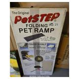 NEW IN BOX PET RAMP