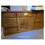 NICE DRESSER