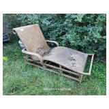 OUTDOOR LOUNGE CHAIR