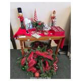 CHRISTMAS D?COR AND TABLE