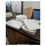 SET OF DISHWARE