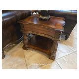 NICE END TABLE / GREAT CONDITION NICE END TABLE / GREAT CONDITION
