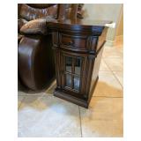 VERY NICE OCCASIONAL TABLE VERY NICE OCCASIONAL TABLE