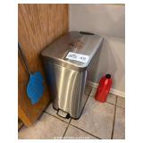 KITCHEN TRASH CAN