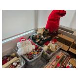 LARGE GROUP OF CHRISTMAS D?COR