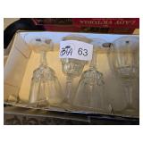 GLASSWARE SET