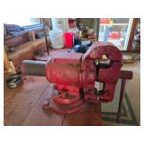 HEAVY DUTY BENCH VISE