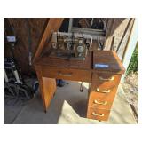 FLEETWOOD BRAND SEWING MACHINE & CABINET