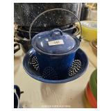 COLLANDER AND VINTAGE POT
