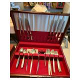 FLATWARE SET