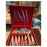FLATWARE SET