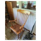 WOOD ROCKING CHAIR