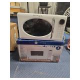 GE 0.7 Cu. Ft. Countertop Microwave