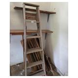 WOOD STEP LADDER