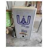 DOG FEEDER AND SPREADER
