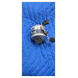 Zebco 33 Classic Spincast Fishing Reel