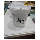 Heavy Rack Deer Mineral Feed Bucket