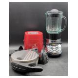 Small Kitchen Appliance Lot: Blender, Waffle Maker