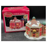 Heirloom Collectibles Towne Series Barn 1997