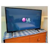 LG 32-Inch LED TV Model 32LJ500B